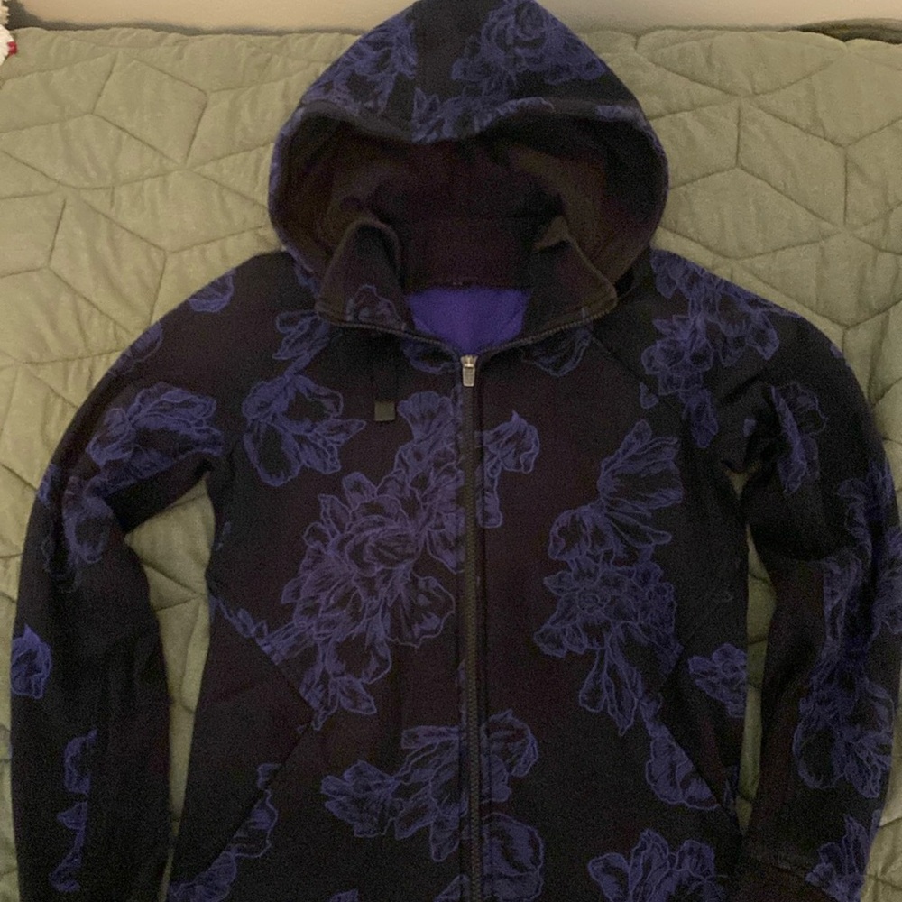 Athleta printed Triumph Hoodie.